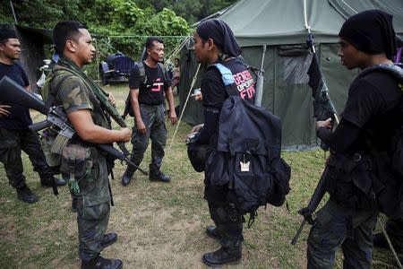 Members of special police force chat after returning to a police camp near Wang Kelian in northern Malaysia, close to the border with Thailand May 25, 2015. REUTERS/Damir Sagolj