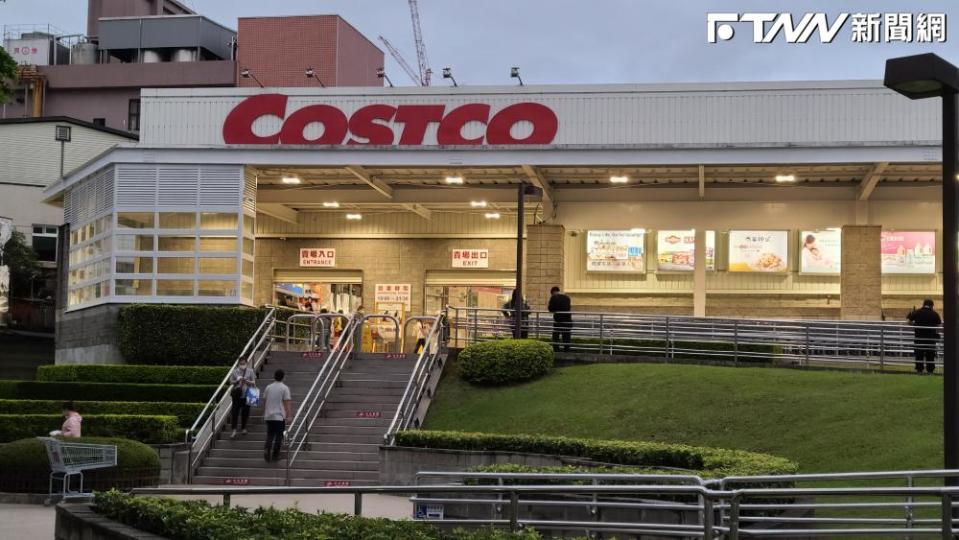 美式賣場好市多（COSTCO）出現養樂多40瓶只要87元的超便宜價格。（圖／資料照）