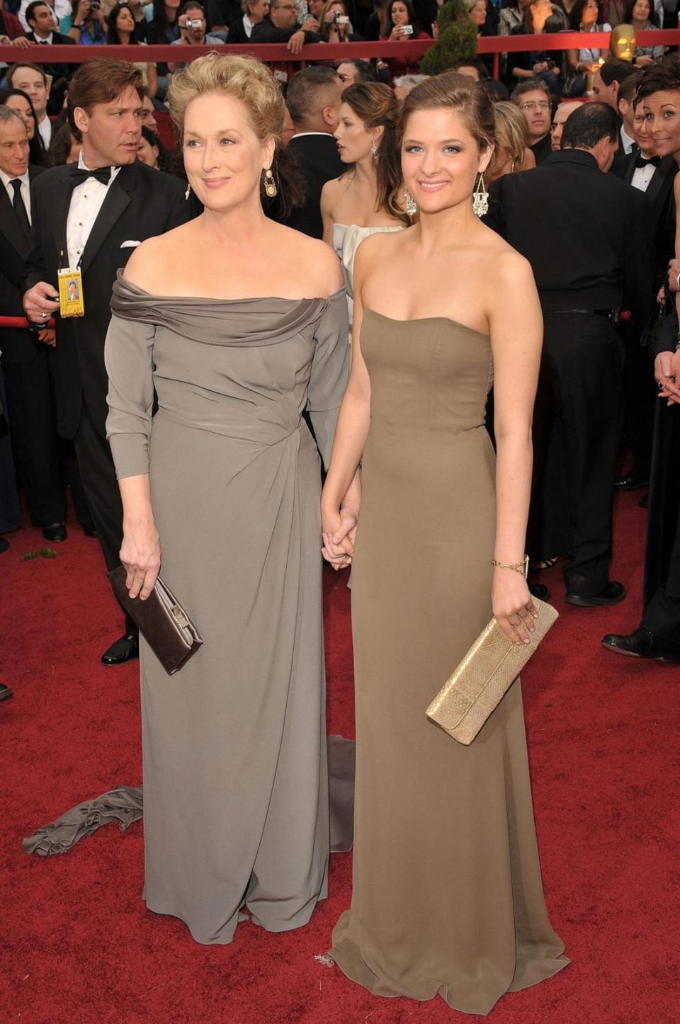 PHOTO: Actress Meryl Streep and daughter Louisa Jacobson Gummer arrives at the 81st Annual Academy Awards held at The Kodak Theatre on Feb. 22, 2009 in Hollywood, Calif. (Lester Cohen/WireImage via Getty Images, FILE)