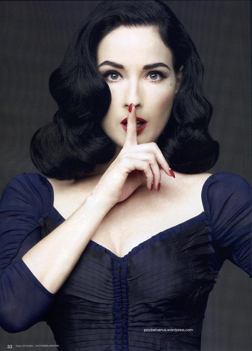 Dita Von Teese總能從容駕馭各時代復古風格，每次登場都令人聯想起眼神慧黠神秘的黑白電影女主角