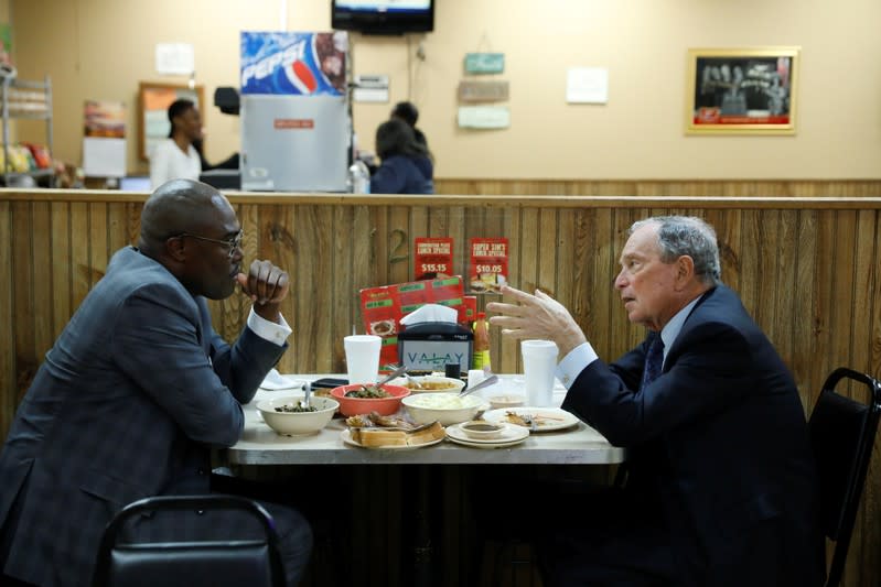 Michael Bloomberg eats lunch in Arkansas