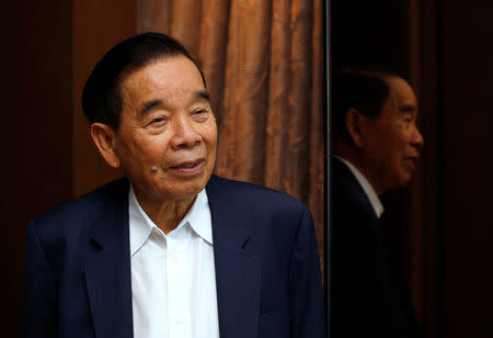 Cheng Yu-tung, founder of Hong Kong property group New World Development, attends a news conference in Hong Kong, China September 20, 2011. REUTERS/Bobby Yip/File Photo