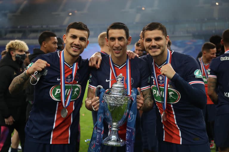 Paredes, Di María e Icardi, en la celebración por la conquista de la última liga de Francia: el primero es probable que se vaya, el segundo pasó a Juventus y el tercero está en la lista de prescindibles 