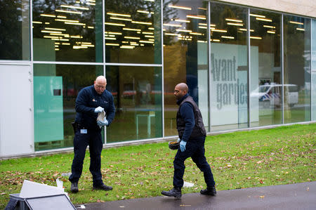 FILE PHOTO: Police officers investigate the surroundings of Rotterdam's Kunsthal art gallery in the Netherlands October 16, 2012. According to local media, several important works of art of considerable value have been stolen from the gallery in an overnight burglary./File Photo