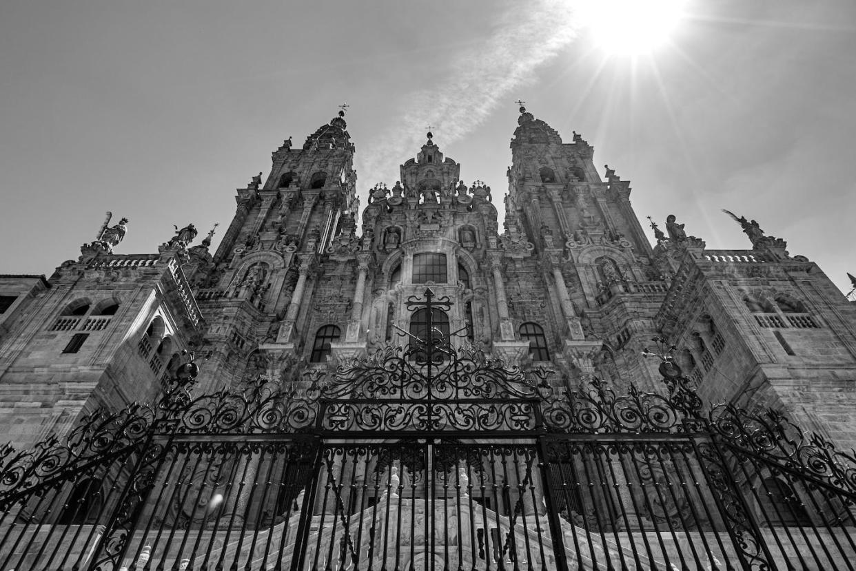 Pórtico de la Gloria en la catedral de Santiago de Compostela. <a href="https://unsplash.com/es/fotos/vIZJmPcoCs4" rel="nofollow noopener" target="_blank" data-ylk="slk:Juan Gómez / Unsplashed;elm:context_link;itc:0;sec:content-canvas" class="link ">Juan Gómez / Unsplashed</a>