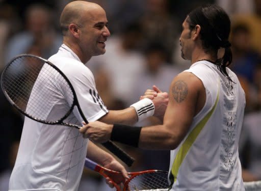 El retirado tenista chileno Marcelo Ríos, exnúmero uno del mundo, y el argentino Guillermo Coria jugarán en marzo de 2013 un partido de exhibición en una mina de cobre a 1.500 metros bajo tierra. (AFP/Archivo | david lillo)