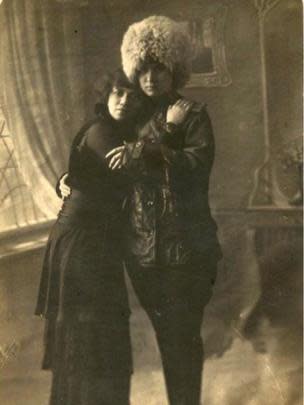 Pre-Russian Revolution lesbians pose together