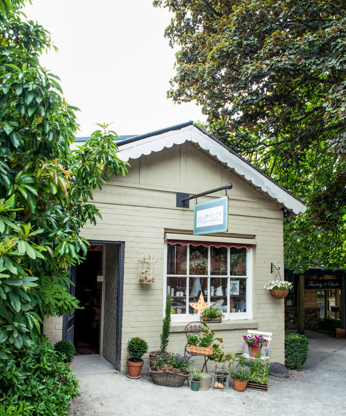 Shop Precinct: Olinda, Victoria