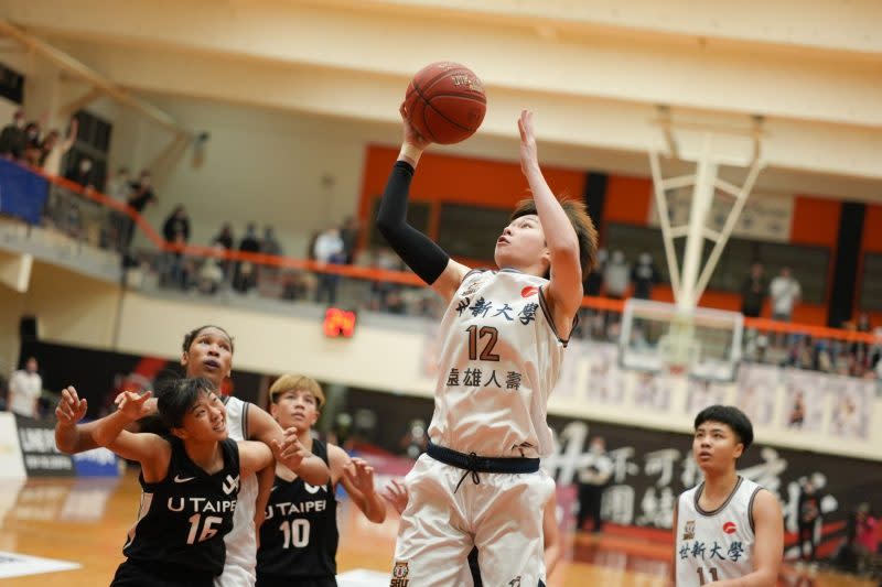 世新女籃在UBA一路過關斬將獲八連勝，也一舉拿下UBA觀眾票選人氣球隊寶座。（遠雄人壽提供）