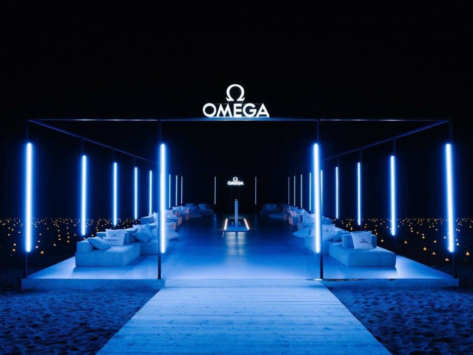 歐米茄（OMEGA）日前在希臘愛琴海上的著名度假聖地米克諾斯島，慶祝「海馬系列」75週年，並發表海馬Summer Blue膠囊系列。
