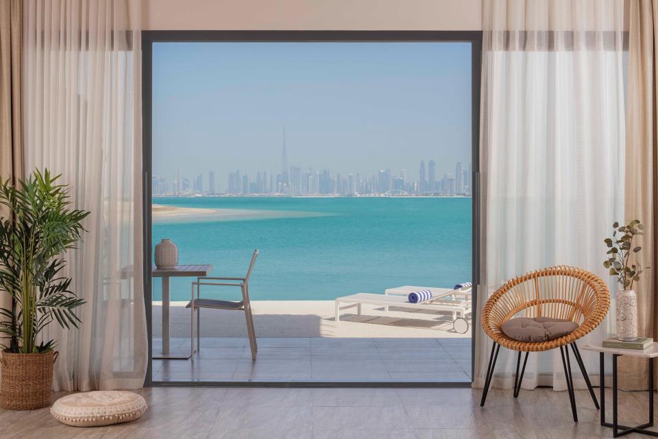 Junior Suite Beach Access - Dubai View at Anantara World Islands Dubai Resort