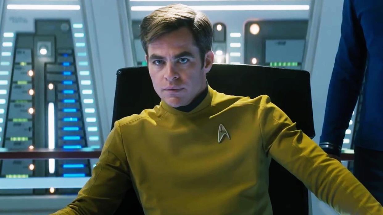  Chris Pine in Sar Trek. 