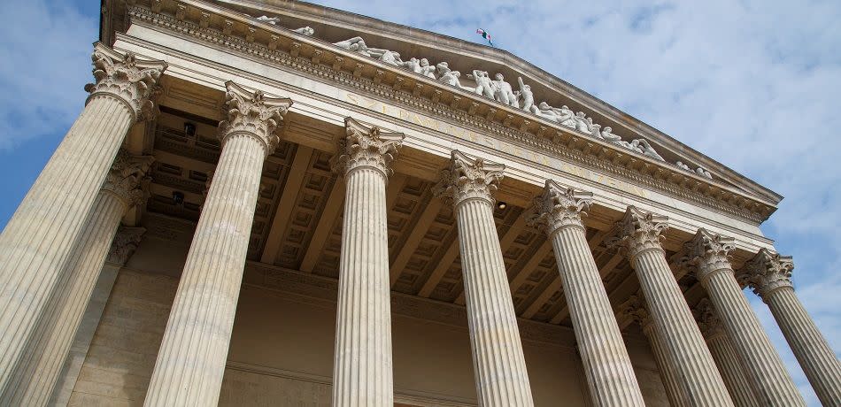 court house pillars