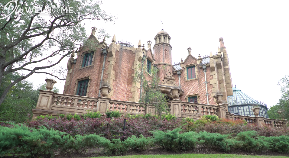 Exterior of the Haunted Mansion in Disney World