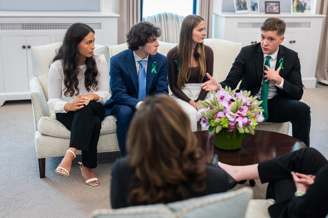 From left: Grace Fischer, Henry Terifay, Lilly Wasilnak and Matt Holden sit on couch opposite Kamala Harris (Lawrence Jackson/White House)