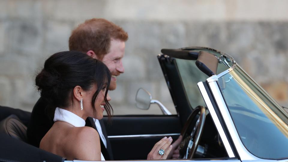 Harry und Meghan auf dem Weg zur Party. Foto: Steve Parsons/PA Wire