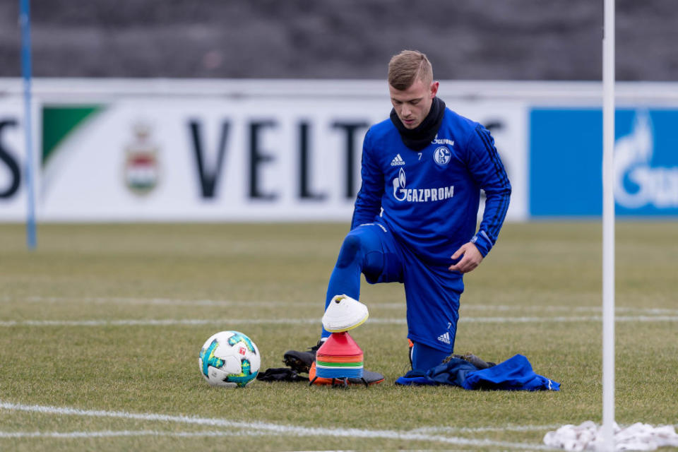 Der FC Schalke 04 bangt derweil um Max Meyer. Gerne würde verlängert werden, der Mittelfeldspieler sondiert aber den Markt.