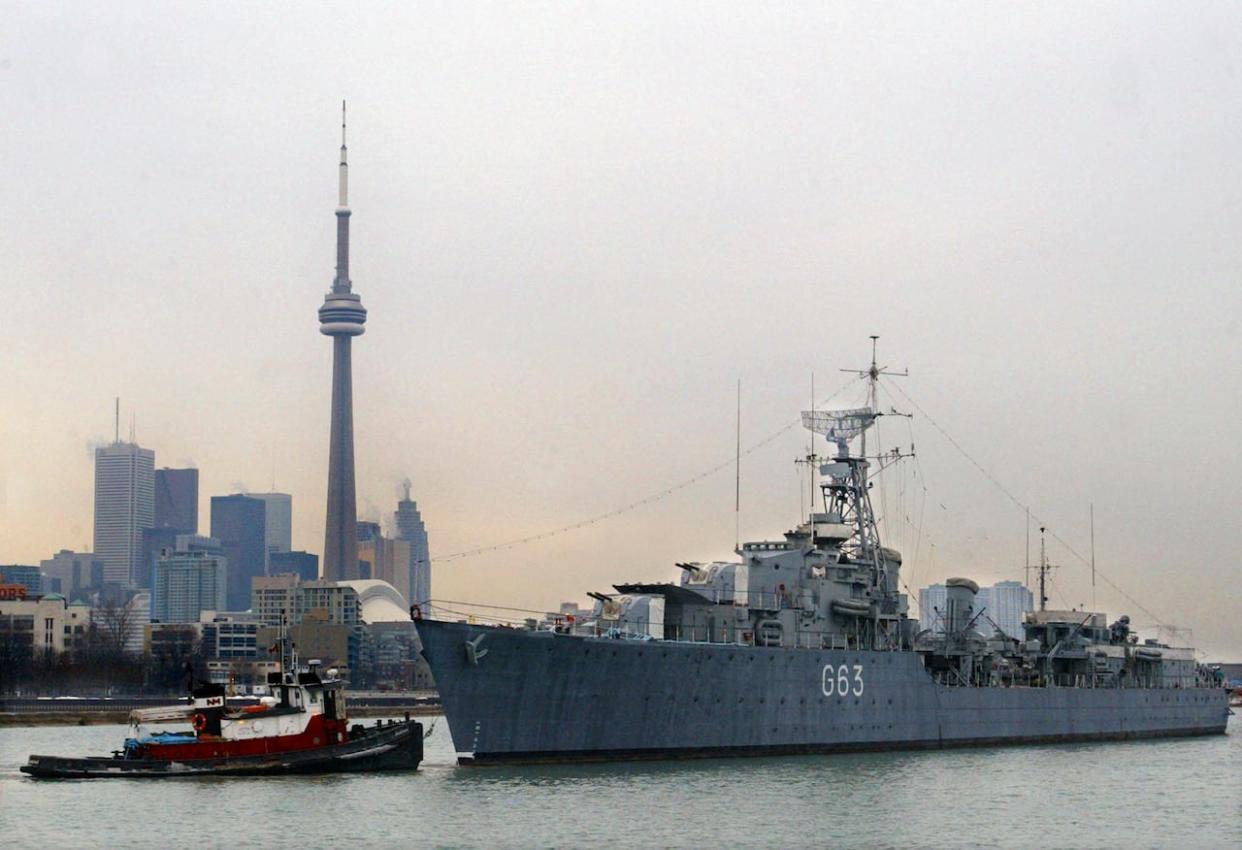 Second World War-era destroyer HMCS Haida is pulled from dock on Lake Ontario in Toronto on December 11, 2002. (Canadian Press - image credit)