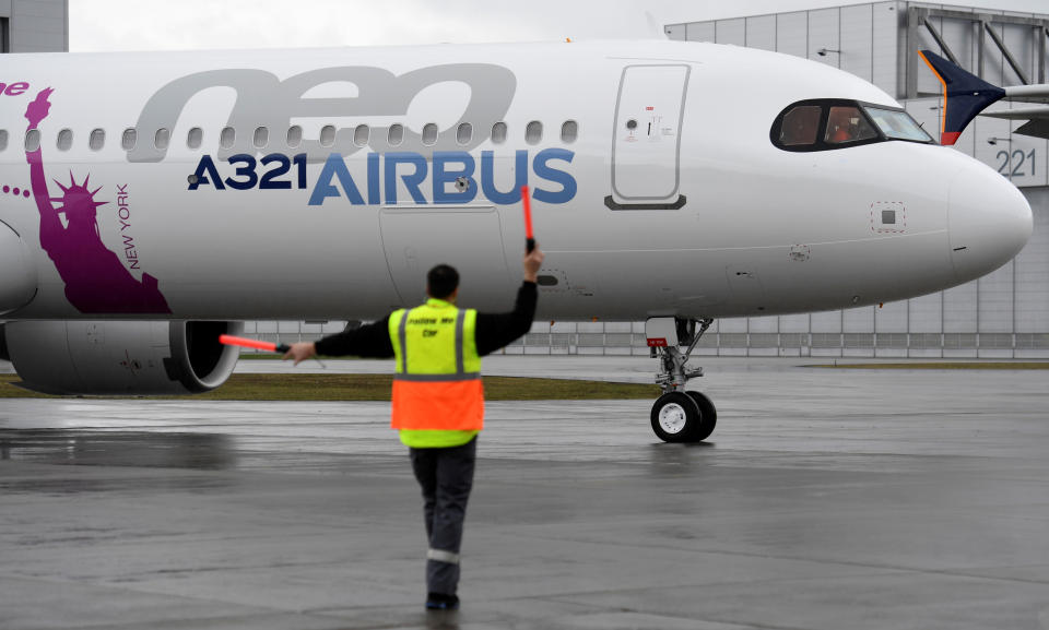 An Airbus A321LR arrives after its maiden flight during a presentation of the company's new long range aircraft in Hamburg-Finkenwerder, Germany, January 31, 2018. REUTERS/Fabian Bimmer
