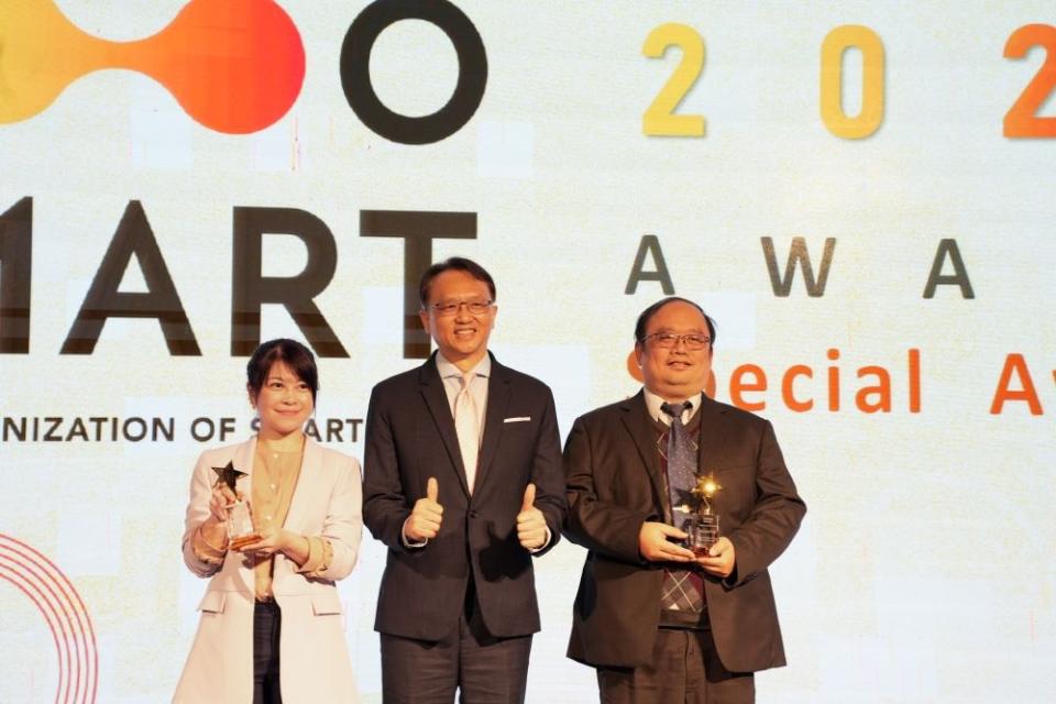 《圖說》「2024+GO+SMART+Award」特別獎受獎單位合照。〈研考會提供〉