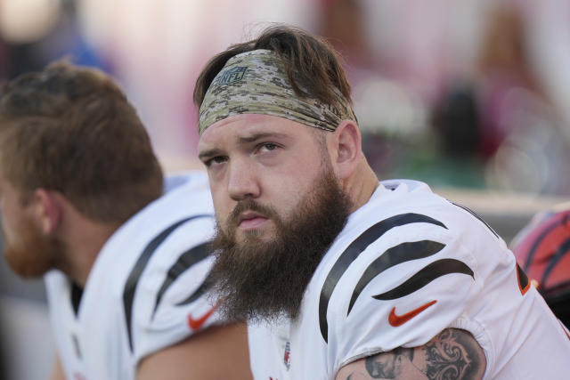 Bengals LT Jonah Williams has dislocated kneecap, adding to Cincinnati's  O-line woes