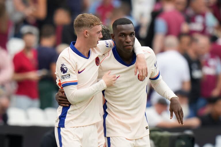 Chelsea players Cole Palmer and Nicolas Jackson 