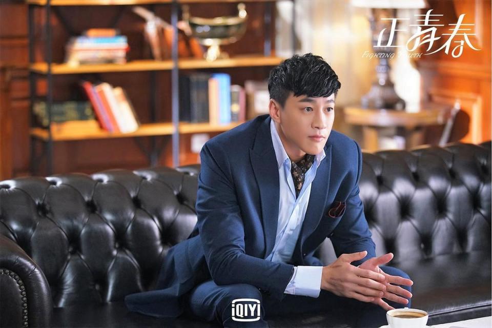 何潤東在《正青春》中，演出高富帥經理人。（愛奇藝國際站提供）