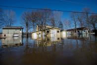 <p>Flooding along Riverbank Avenue NE in Plainfield Township, Mich., pictured on Monday, Feb. 26, 2018. (Photo: Neil Blake/The Grand Rapids Press via AP) </p>