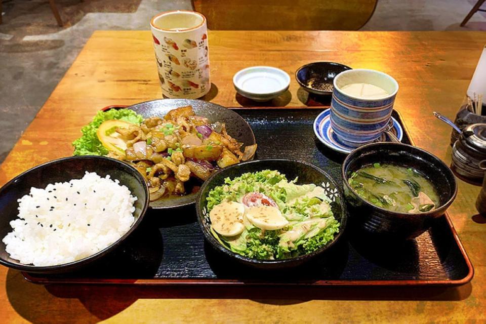 'Nabu soboro' (pan fried eggplant and pork belly), served with rice, salad, 'chawanmushi' and miso soup.