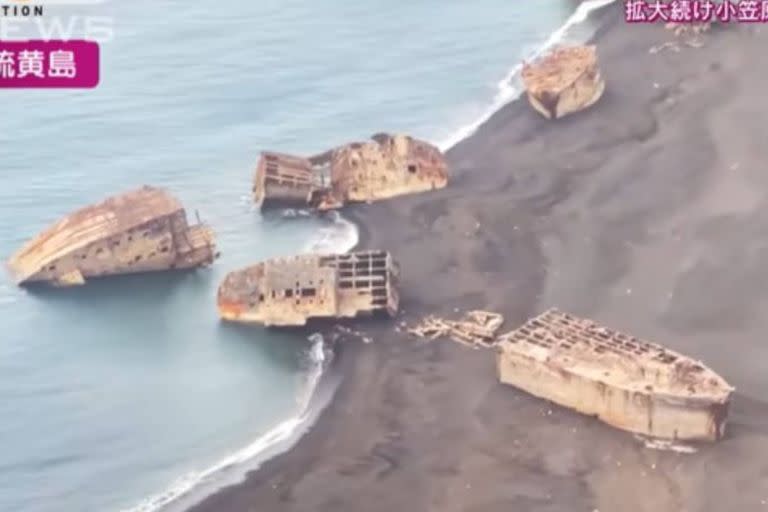 Los barcos que salieron a flote por una erupción volcánica en el mes de agosto son japoneses y habrían sido capturados por la marina estadounidense en la batalla de Iwo Jima