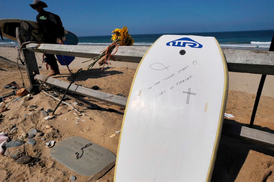 A makeshift memorial stands at Newcomb beach for Arthur Medici, 26, who died in September 2018 of a shark bite while paddle boarding a few yards off the shore, in Cape Cod, Massachusetts on July 13, 2019. - On July 13 and 14 five great whites were spotted off Cape Cod, forcing three beaches to be briefly evacuated, the Atlantic White Shark Conservation Society reported. (Photo by JOSEPH PREZIOSO / AFP)