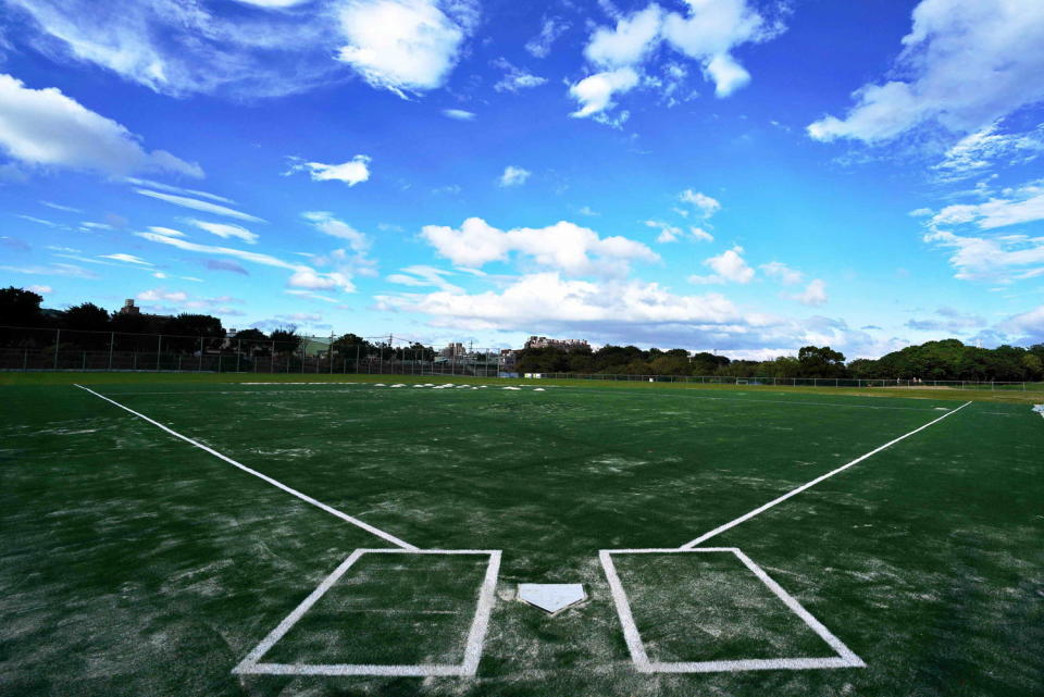 高灘處於鹿角溪河濱公園增設國內首座符合身障、聽障、視障等多種身心障礙類別皆可使用之棒壘球場。    圖：新北市水利局提供 