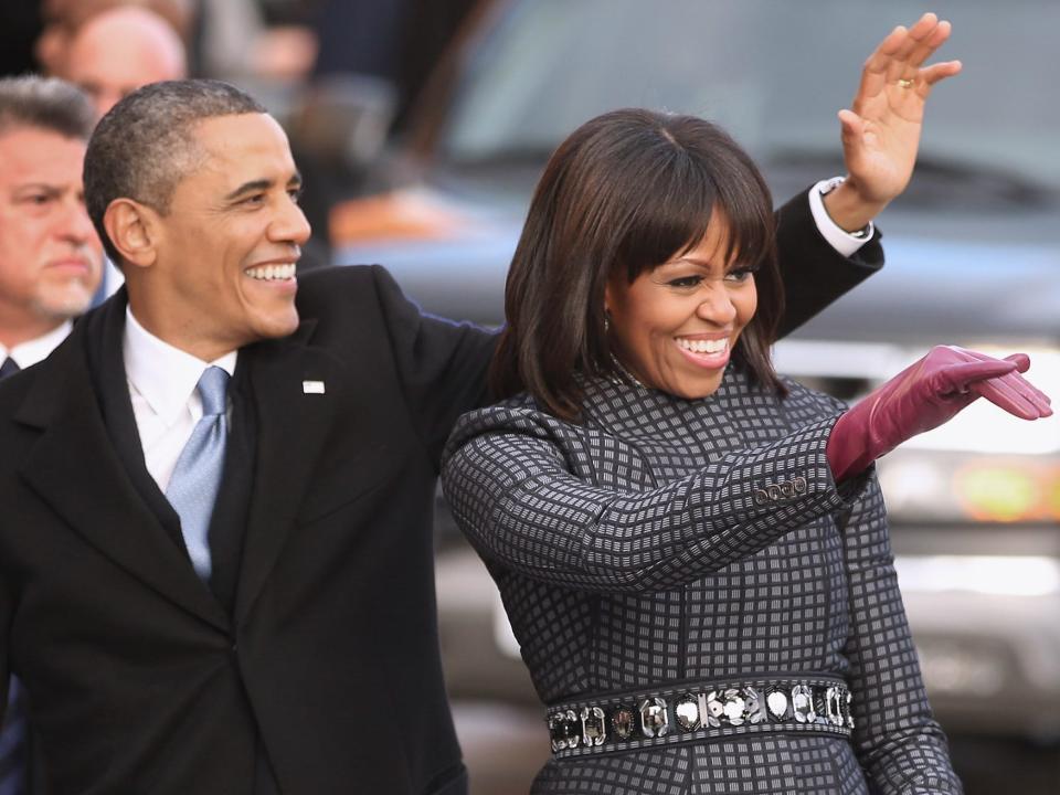 michelle and barack obama wave