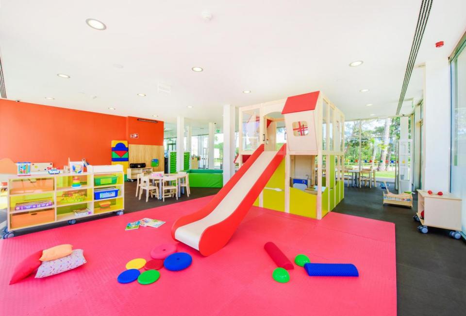 The Martinhal Caiscais has a bright playroom for the kids (Martinhal)