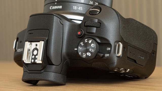 R100. $480. 24mp. EVF, yes, Flippy touch screen, no : r/canon