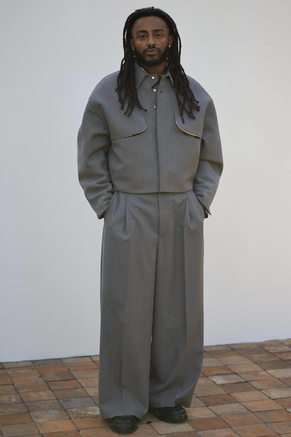 Le rappeur Aminé au défilé « Les Sculptures » de Jacquemus le lundi 29 janvier 2024.