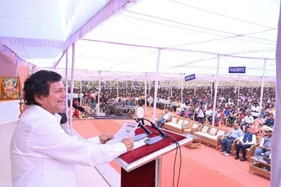 The Founder of KIIT-KISS Dr Achyuta Samanta addressing the Mega Parents Meet