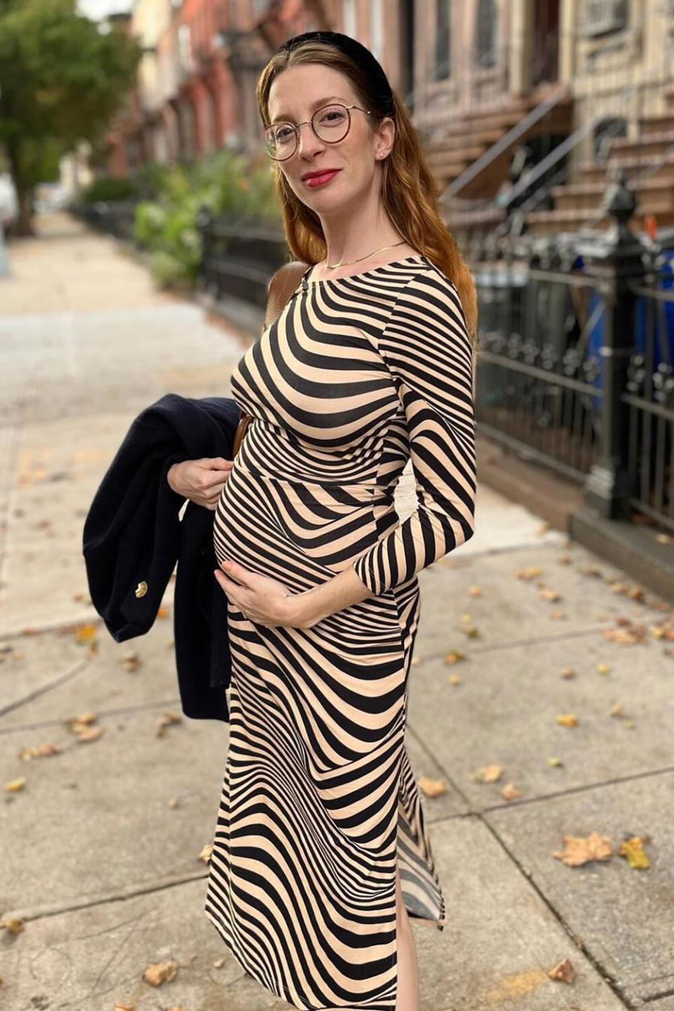 Molly Bernard Pregnant https://www.instagram.com/p/Ckg_0ORJPIu/