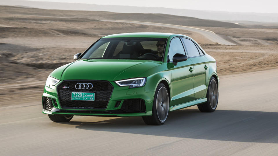 Giftgrünes Kraftpaket in der Wüste: Der neue Audi RS3