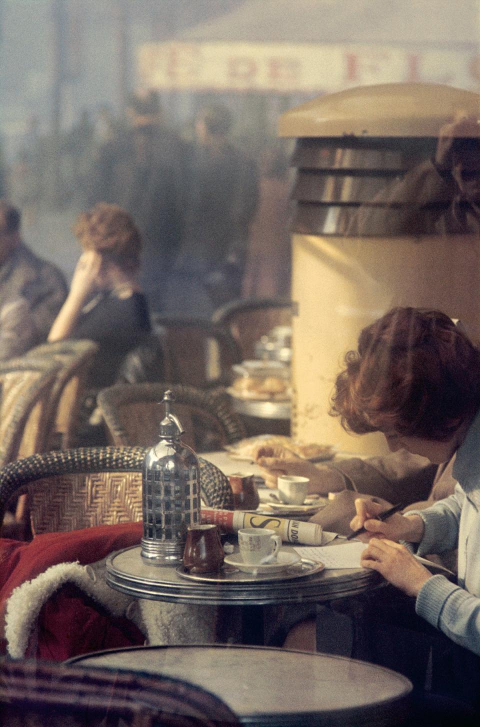 Paris, 1959 (Saul Leiter Foundation)