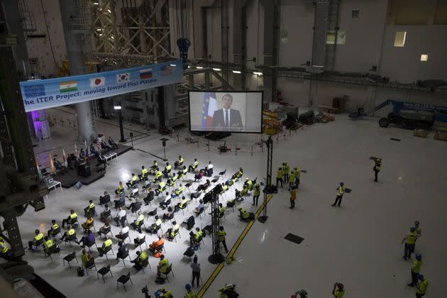 <p>Mardi 28 juillet, Emmanuel Macron a adressé un message vidéo lors du début de l'assemblage. </p>