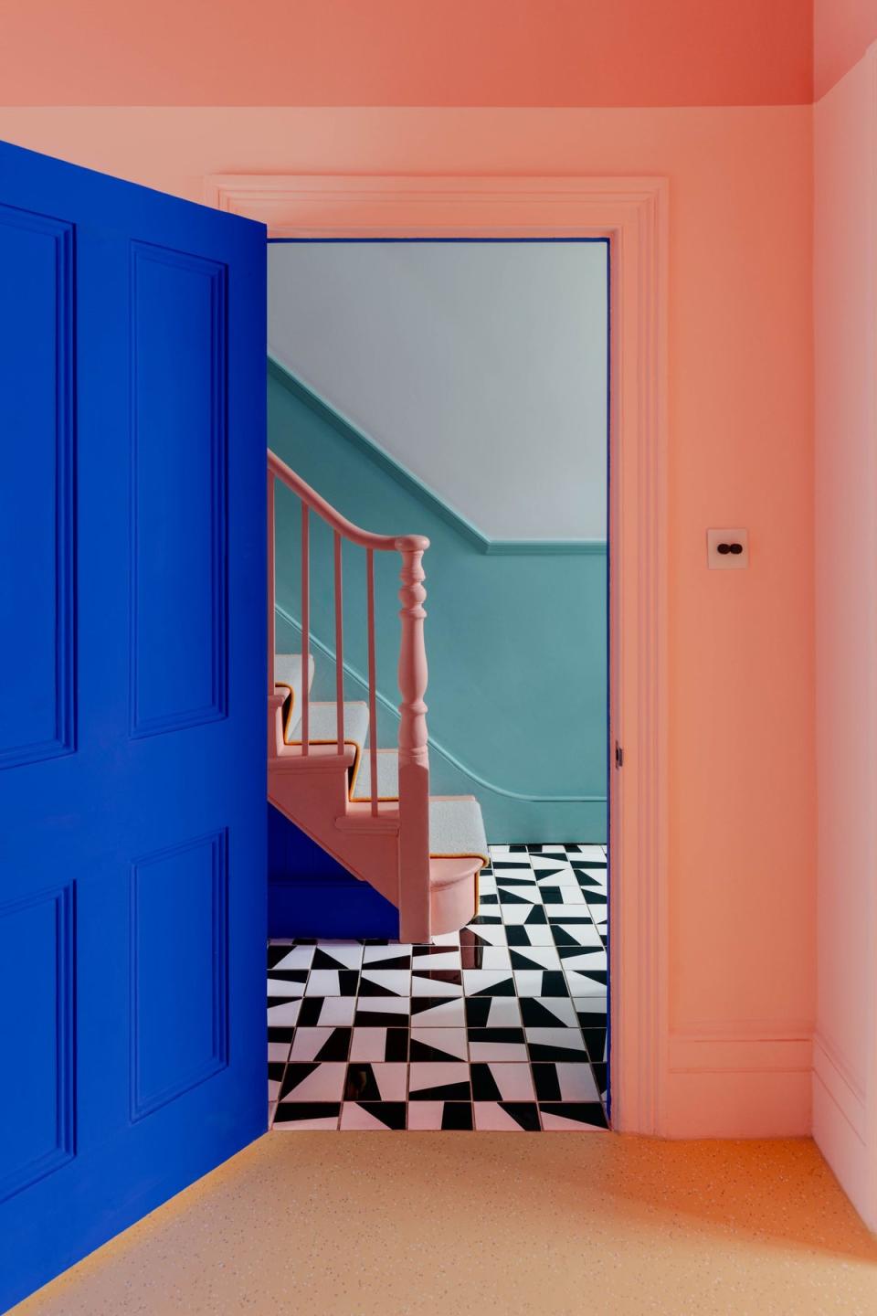 Beacon House by Office S+M contrasts electric blue with salmon pink (FRENCH+TYE)