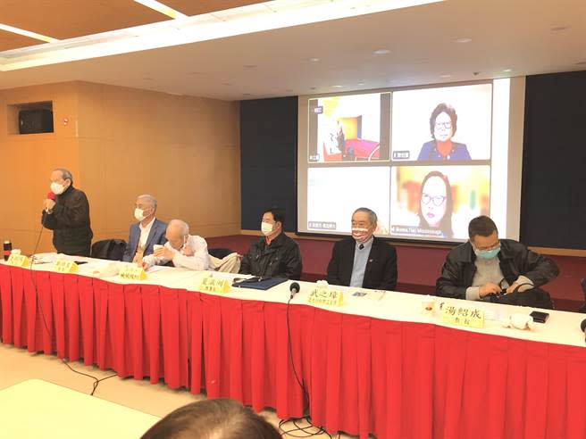 中華民族團結協會、藍天行動聯盟今天舉辦「國民黨兩蔣時期在台施政」講座。（趙婉淳攝）