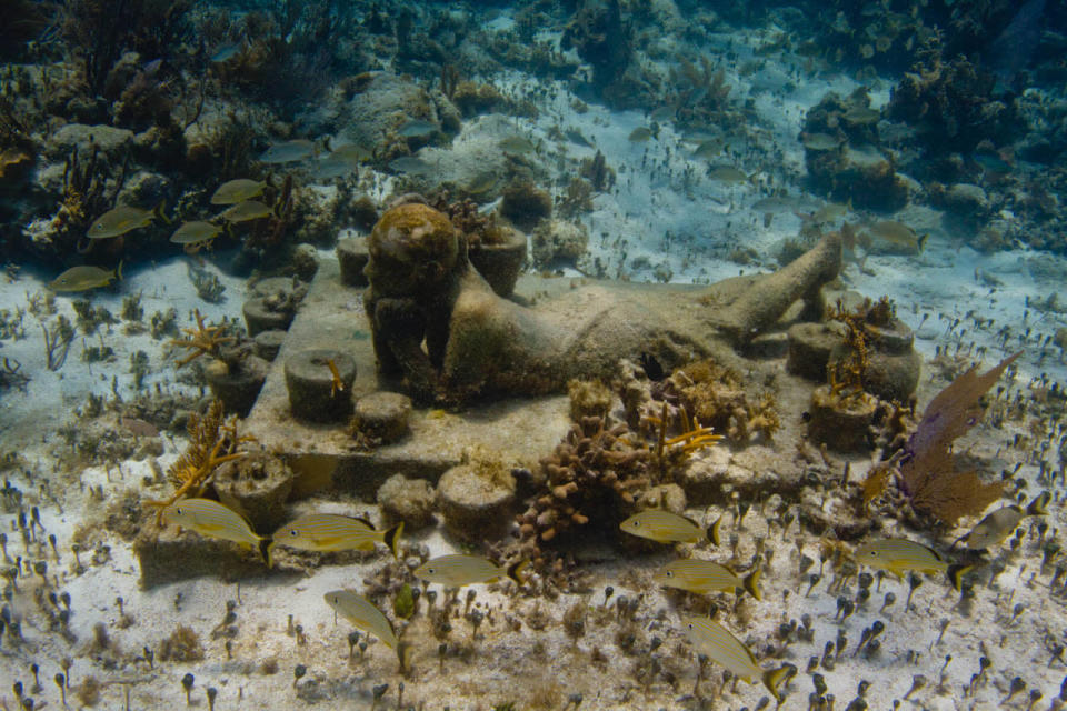 El artista Jason de Caires Taylor es un conocido ambientalista, quien usa su arte para hacer conciencia sobre el océano y sus especies.