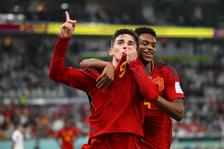 DOHA, QATAR - NOVEMBER 23: Gavi (L) of Spain celebrates with Alejandro Balde after scoring their team's fifth goal during the FIFA World Cup Qatar 2022 Group E match between Spain and Costa Rica at Al Thumama Stadium on November 23, 2022 in Doha, Qatar. (Photo by Clive Mason/Getty Images)