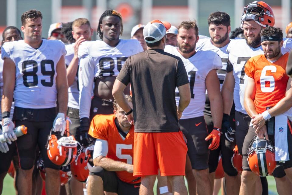 BROWNS-PHILLIPS (AP)