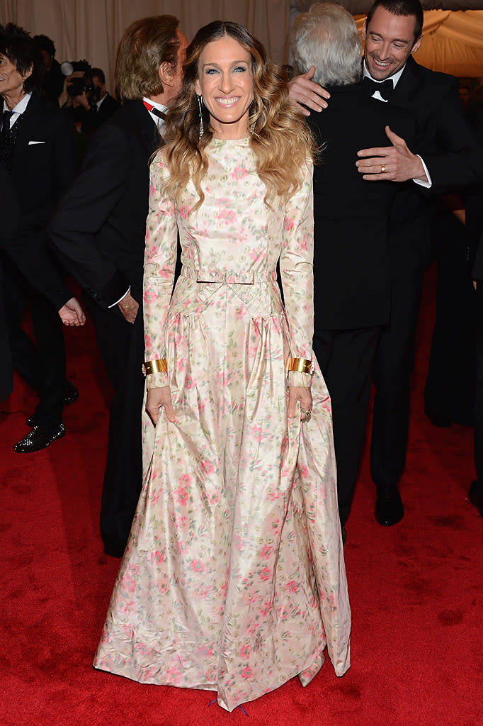  <p class="MsoNormal"><span>Wowee wallpaper! The usually stylish Sarah Jessica Parker went with a bizarre “Little House on the Prairie”-like Valentino gown, which looked even more odd with the Wonder Woman-esque pair of gold cuffs she wore over the sleeves.</span></p>