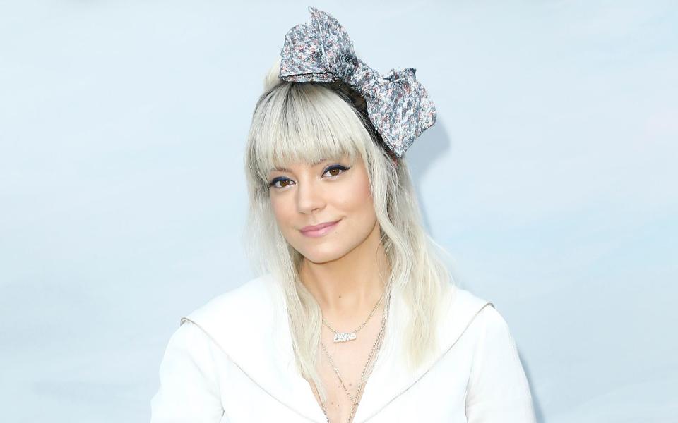 Nachdem sie 2007 einen Fotografen in London angegriffen haben soll, wurde Lily Allen ihr Arbeitsvisum für die USA entzogen. Auf dem Flughafen von L.A. wurde die Britin zunächst befragt und dann wieder nach Hause geschickt.