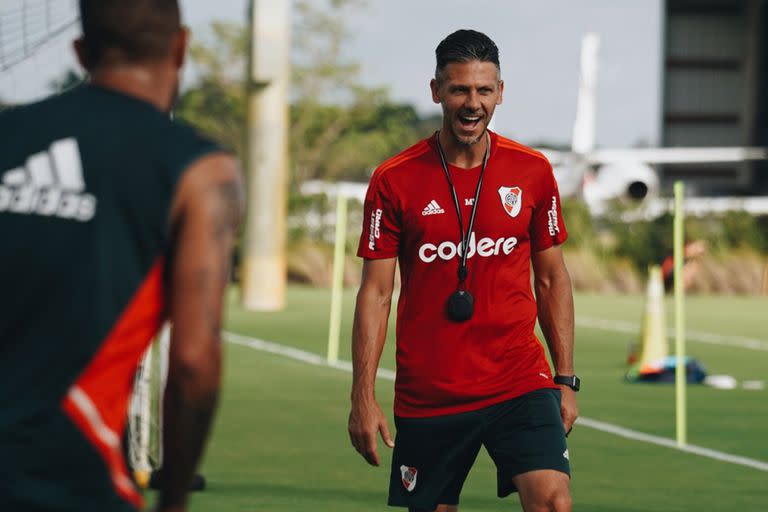 Martín Demichelis, el nuevo entrenador, durante un entrenamiento de la pretemporada de River en Miami