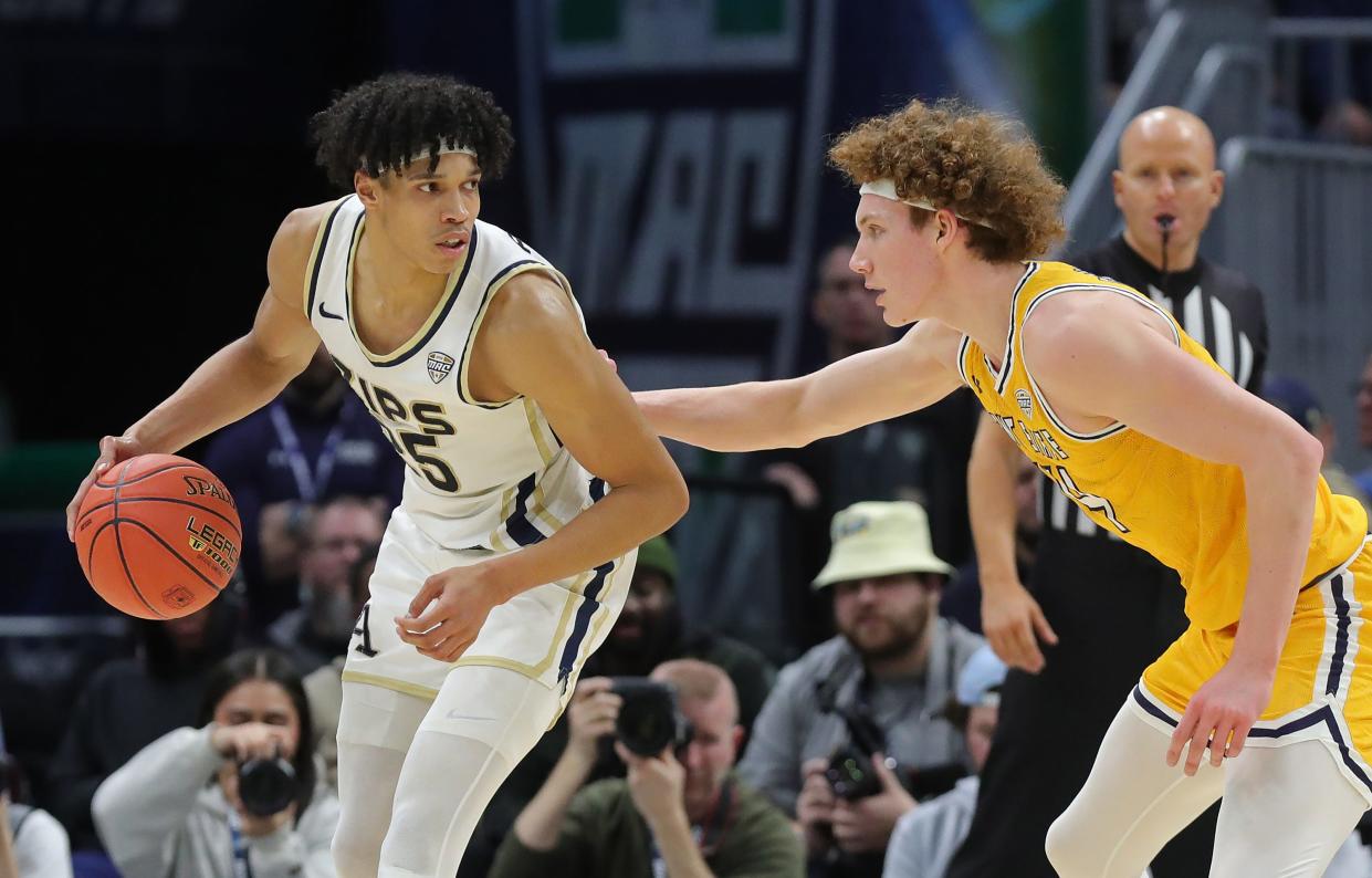 Akron Zips forward Enrique Freeman posts up Kent State forward Magnus Entenmann during the MAC Tournament championship game, Saturday in Cleveland.